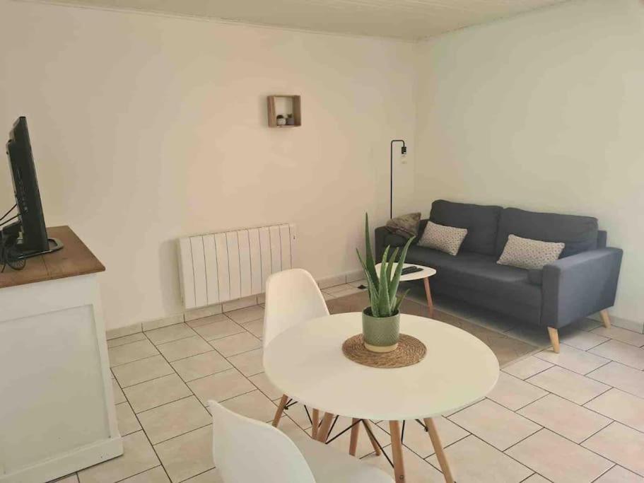Joli Avec Coin Jardin